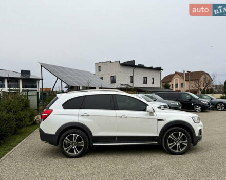 Білий Шевроле Каптіва, об'ємом двигуна 2 л та пробігом 180 тис. км за 13999 $, фото 4 на Automoto.ua