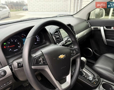 Білий Шевроле Каптіва, об'ємом двигуна 2 л та пробігом 180 тис. км за 13999 $, фото 24 на Automoto.ua