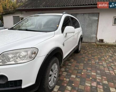 Белый Шевроле Каптива, объемом двигателя 2.4 л и пробегом 150 тыс. км за 6200 $, фото 1 на Automoto.ua
