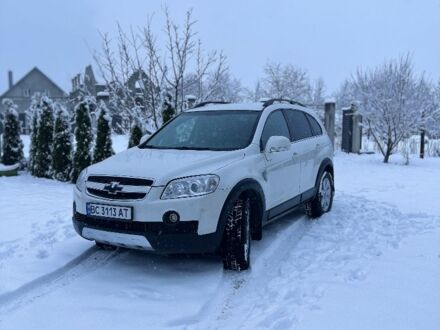 Белый Шевроле Каптива, объемом двигателя 2 л и пробегом 240 тыс. км за 8500 $, фото 1 на Automoto.ua