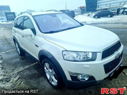 Белый Шевроле Каптива, объемом двигателя 2.2 л и пробегом 177 тыс. км за 10700 $, фото 1 на Automoto.ua