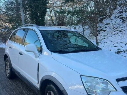 Белый Шевроле Каптива, объемом двигателя 2.4 л и пробегом 248 тыс. км за 8600 $, фото 1 на Automoto.ua