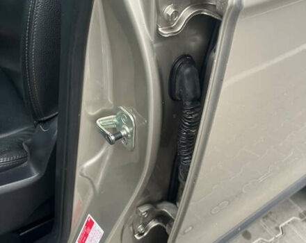 Бежевий Шевроле Каптіва, об'ємом двигуна 3.2 л та пробігом 197 тис. км за 7200 $, фото 10 на Automoto.ua