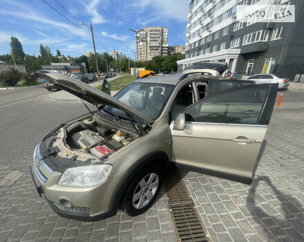 Бежевий Шевроле Каптіва, об'ємом двигуна 2.4 л та пробігом 155 тис. км за 8000 $, фото 41 на Automoto.ua