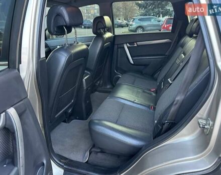 Бежевий Шевроле Каптіва, об'ємом двигуна 2.4 л та пробігом 155 тис. км за 6550 $, фото 17 на Automoto.ua