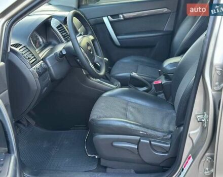 Бежевий Шевроле Каптіва, об'ємом двигуна 2.4 л та пробігом 155 тис. км за 6550 $, фото 10 на Automoto.ua