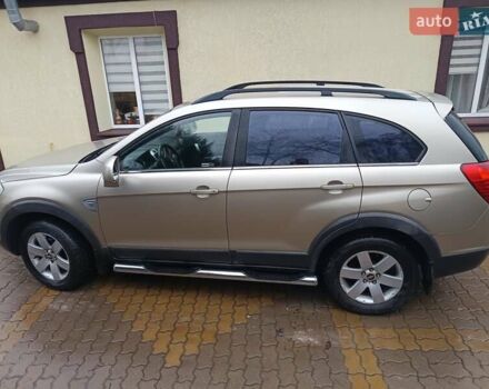 Бежевий Шевроле Каптіва, об'ємом двигуна 1.99 л та пробігом 253 тис. км за 7500 $, фото 2 на Automoto.ua