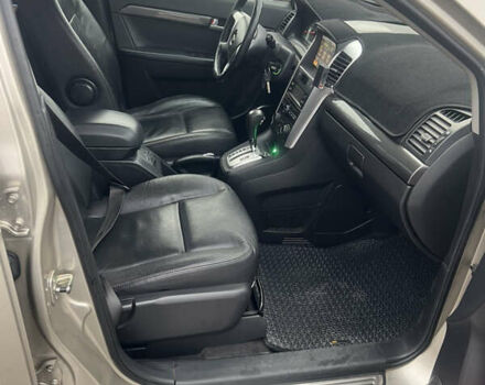 Бежевий Шевроле Каптіва, об'ємом двигуна 3.2 л та пробігом 197 тис. км за 7200 $, фото 12 на Automoto.ua