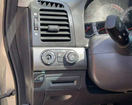 Бежевый Шевроле Каптива, объемом двигателя 2.41 л и пробегом 249 тыс. км за 8300 $, фото 11 на Automoto.ua