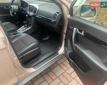 Бежевий Шевроле Каптіва, об'ємом двигуна 2.38 л та пробігом 184 тис. км за 10000 $, фото 17 на Automoto.ua