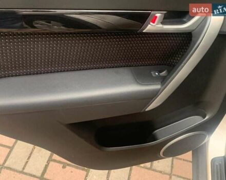 Бежевий Шевроле Каптіва, об'ємом двигуна 2.38 л та пробігом 184 тис. км за 10000 $, фото 9 на Automoto.ua