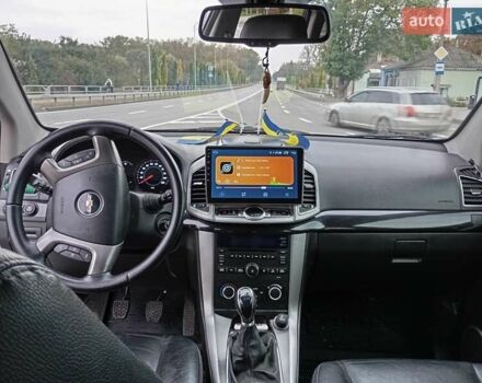 Бежевий Шевроле Каптіва, об'ємом двигуна 2.2 л та пробігом 250 тис. км за 11500 $, фото 5 на Automoto.ua