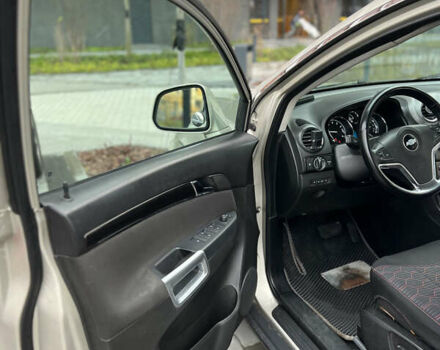 Бежевый Шевроле Каптива, объемом двигателя 2.38 л и пробегом 247 тыс. км за 9000 $, фото 6 на Automoto.ua