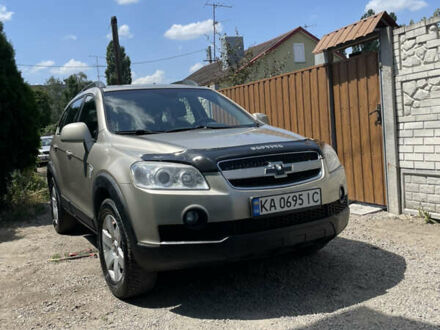 Бежевый Шевроле Каптива, объемом двигателя 2.41 л и пробегом 249 тыс. км за 8300 $, фото 1 на Automoto.ua