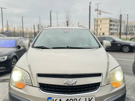 Бежевый Шевроле Каптива, объемом двигателя 2.38 л и пробегом 247 тыс. км за 9000 $, фото 1 на Automoto.ua