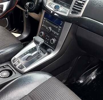 Чорний Шевроле Каптіва, об'ємом двигуна 2.4 л та пробігом 330 тис. км за 10033 $, фото 2 на Automoto.ua