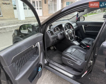 Черный Шевроле Каптива, объемом двигателя 2.41 л и пробегом 243 тыс. км за 8000 $, фото 2 на Automoto.ua