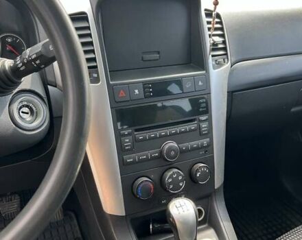 Черный Шевроле Каптива, объемом двигателя 2.41 л и пробегом 214 тыс. км за 7400 $, фото 6 на Automoto.ua