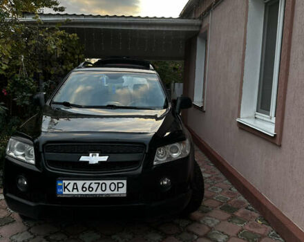 Черный Шевроле Каптива, объемом двигателя 2.4 л и пробегом 205 тыс. км за 8000 $, фото 2 на Automoto.ua