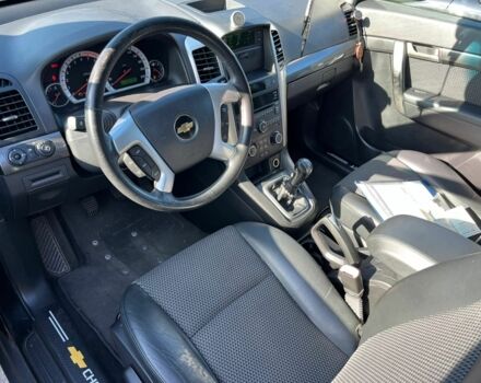 Черный Шевроле Каптива, объемом двигателя 2.4 л и пробегом 250 тыс. км за 5000 $, фото 4 на Automoto.ua