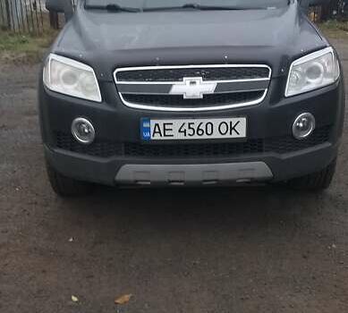 Черный Шевроле Каптива, объемом двигателя 2.4 л и пробегом 280 тыс. км за 7100 $, фото 17 на Automoto.ua