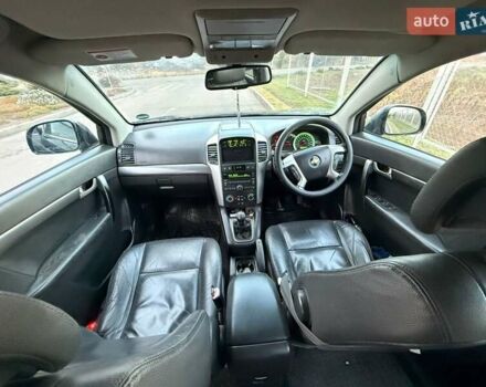 Черный Шевроле Каптива, объемом двигателя 2 л и пробегом 300 тыс. км за 3850 $, фото 3 на Automoto.ua