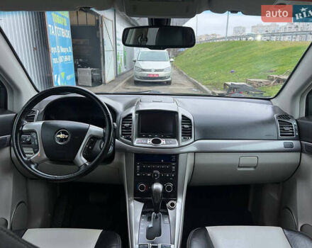 Черный Шевроле Каптива, объемом двигателя 2.2 л и пробегом 129 тыс. км за 12500 $, фото 27 на Automoto.ua