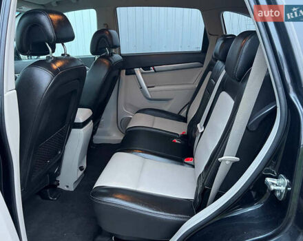 Черный Шевроле Каптива, объемом двигателя 2.2 л и пробегом 129 тыс. км за 12500 $, фото 16 на Automoto.ua