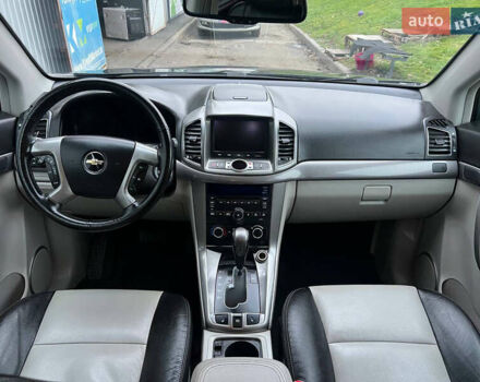 Черный Шевроле Каптива, объемом двигателя 2.2 л и пробегом 129 тыс. км за 12500 $, фото 22 на Automoto.ua