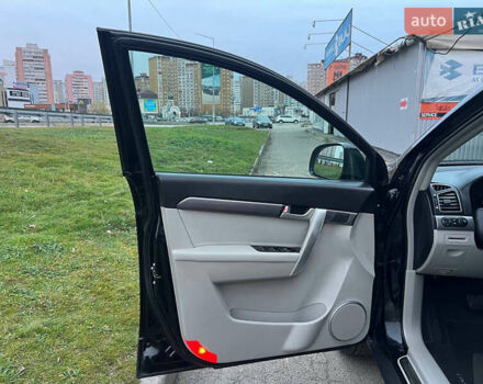 Черный Шевроле Каптива, объемом двигателя 2.2 л и пробегом 129 тыс. км за 12500 $, фото 15 на Automoto.ua