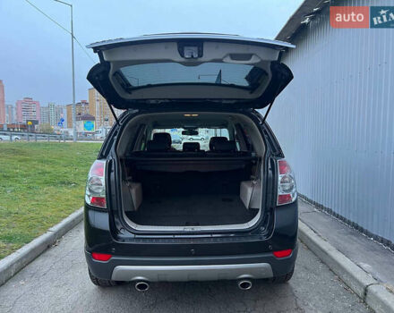 Черный Шевроле Каптива, объемом двигателя 2.2 л и пробегом 129 тыс. км за 12500 $, фото 85 на Automoto.ua