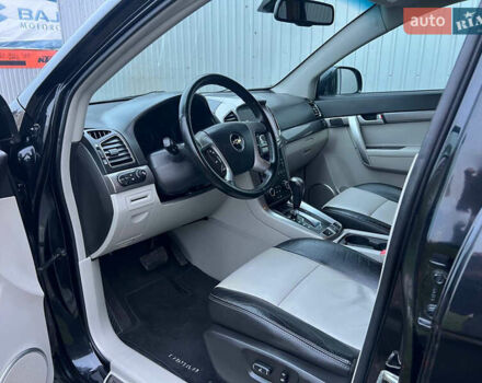 Черный Шевроле Каптива, объемом двигателя 2.2 л и пробегом 129 тыс. км за 12500 $, фото 13 на Automoto.ua