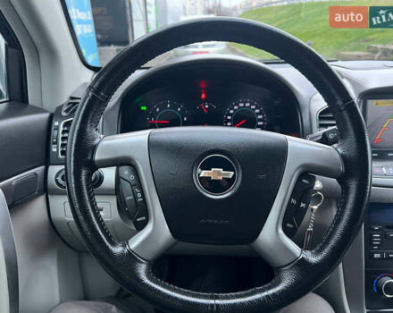 Черный Шевроле Каптива, объемом двигателя 2.2 л и пробегом 129 тыс. км за 12500 $, фото 25 на Automoto.ua