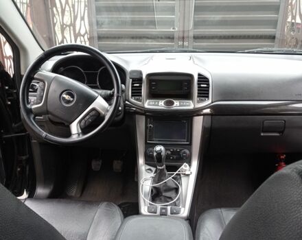 Черный Шевроле Каптива, объемом двигателя 2.2 л и пробегом 147 тыс. км за 12500 $, фото 6 на Automoto.ua