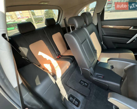 Черный Шевроле Каптива, объемом двигателя 2.38 л и пробегом 135 тыс. км за 12200 $, фото 10 на Automoto.ua