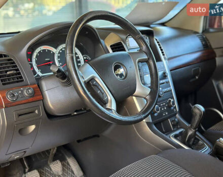 Красный Шевроле Каптива, объемом двигателя 2 л и пробегом 241 тыс. км за 7999 $, фото 3 на Automoto.ua