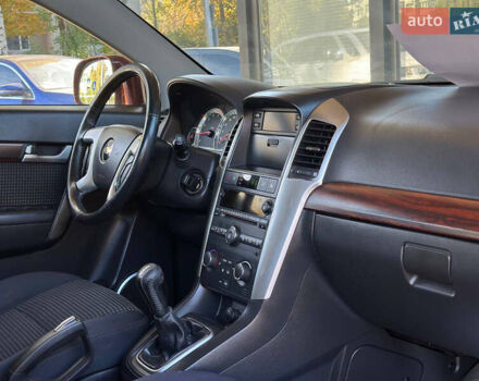 Красный Шевроле Каптива, объемом двигателя 2 л и пробегом 241 тыс. км за 7999 $, фото 4 на Automoto.ua