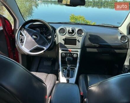 Красный Шевроле Каптива, объемом двигателя 2.38 л и пробегом 237 тыс. км за 9299 $, фото 8 на Automoto.ua