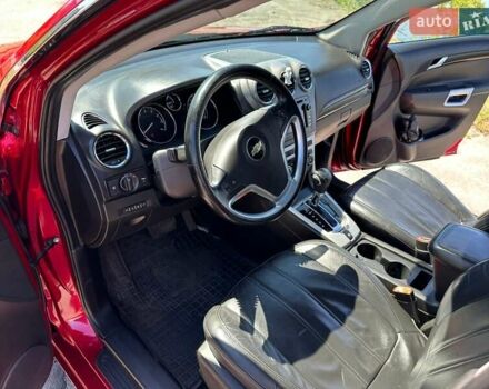 Красный Шевроле Каптива, объемом двигателя 2.38 л и пробегом 237 тыс. км за 9299 $, фото 7 на Automoto.ua