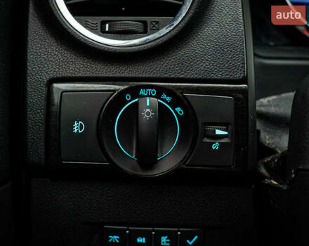 Красный Шевроле Каптива, объемом двигателя 2.4 л и пробегом 207 тыс. км за 9270 $, фото 13 на Automoto.ua