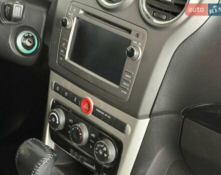 Красный Шевроле Каптива, объемом двигателя 2.4 л и пробегом 120 тыс. км за 8990 $, фото 17 на Automoto.ua