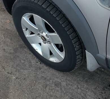 Сірий Шевроле Каптіва, об'ємом двигуна 2.4 л та пробігом 246 тис. км за 7900 $, фото 11 на Automoto.ua