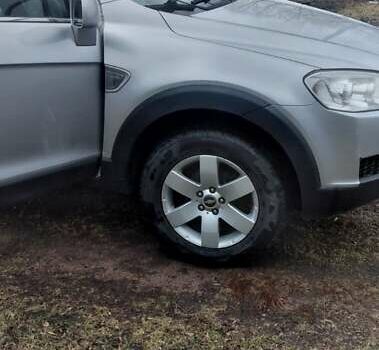 Серый Шевроле Каптива, объемом двигателя 2.4 л и пробегом 223 тыс. км за 8700 $, фото 2 на Automoto.ua