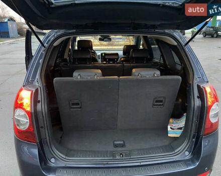 Серый Шевроле Каптива, объемом двигателя 2 л и пробегом 160 тыс. км за 8300 $, фото 10 на Automoto.ua