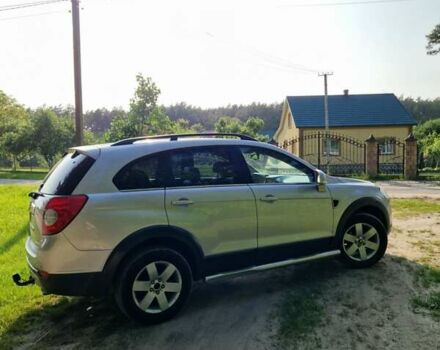 Сірий Шевроле Каптіва, об'ємом двигуна 2.41 л та пробігом 237 тис. км за 7800 $, фото 3 на Automoto.ua