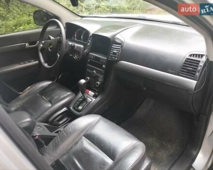 Серый Шевроле Каптива, объемом двигателя 2.4 л и пробегом 238 тыс. км за 6800 $, фото 2 на Automoto.ua