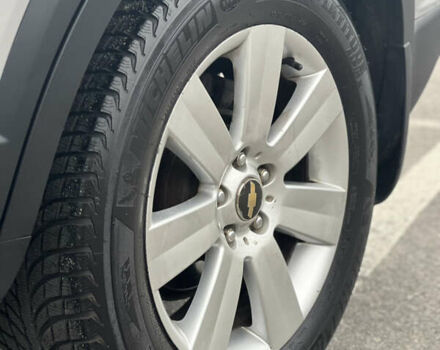 Серый Шевроле Каптива, объемом двигателя 2.4 л и пробегом 188 тыс. км за 8760 $, фото 3 на Automoto.ua