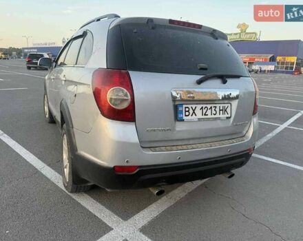 Серый Шевроле Каптива, объемом двигателя 2.41 л и пробегом 330 тыс. км за 6400 $, фото 1 на Automoto.ua