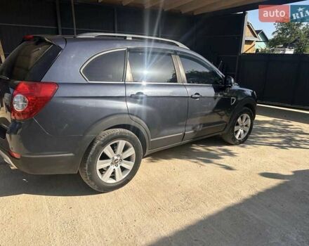 Серый Шевроле Каптива, объемом двигателя 1.99 л и пробегом 280 тыс. км за 9500 $, фото 2 на Automoto.ua