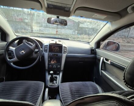 Серый Шевроле Каптива, объемом двигателя 2.4 л и пробегом 175 тыс. км за 7700 $, фото 5 на Automoto.ua